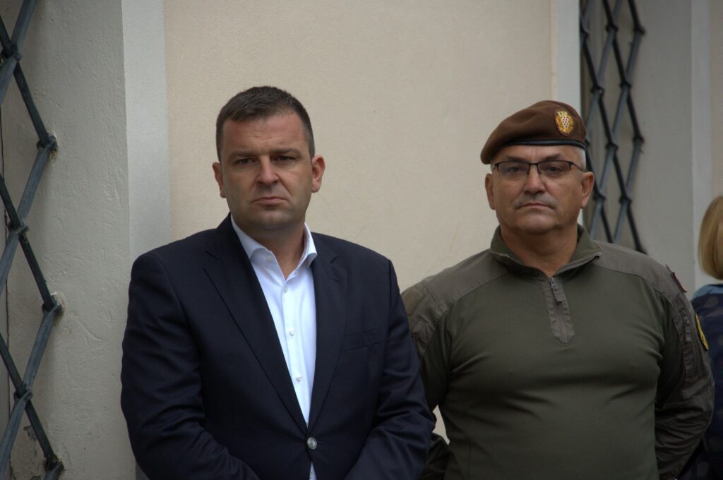 Gradonačelnik Hrebrak s Omegama