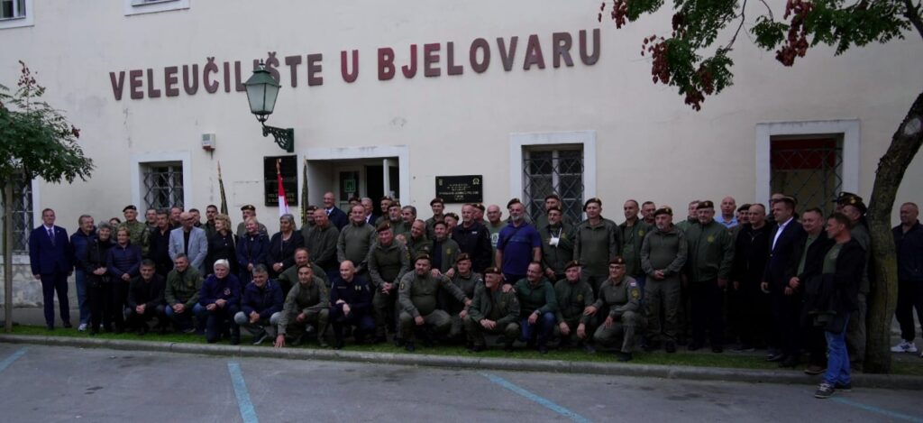 Omege zajedno otkrivanje ploče