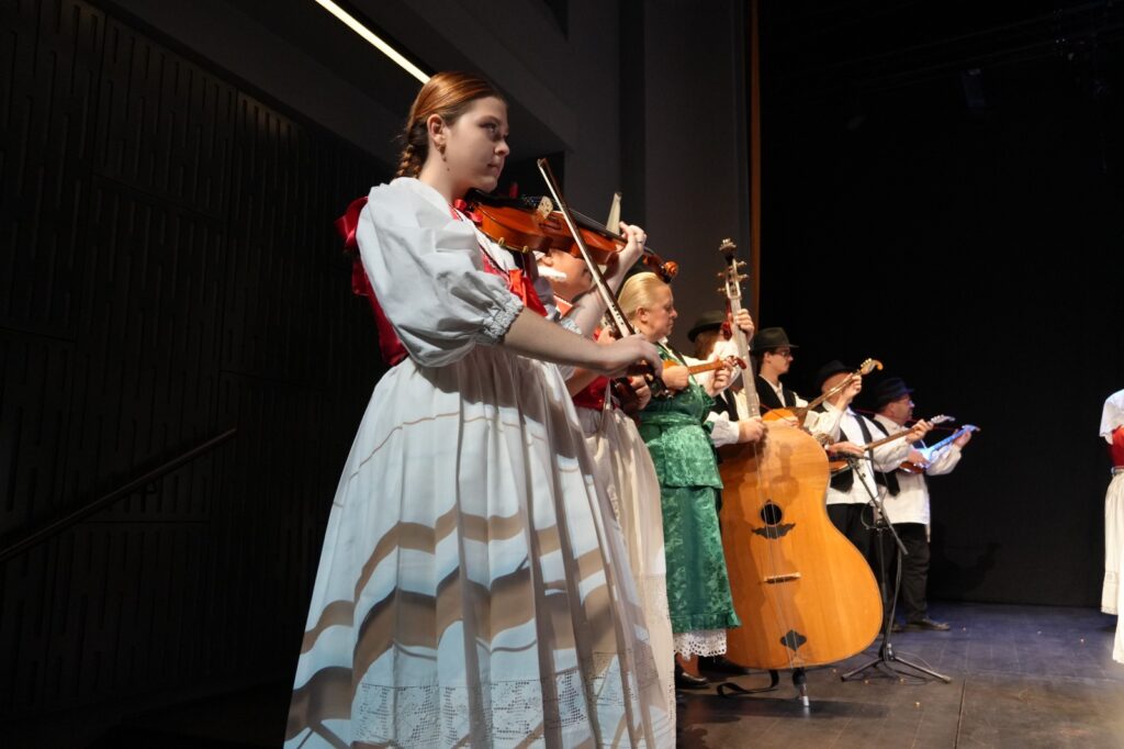 32. Susret hrvatskih folklornih ansambala i izvornih skupina