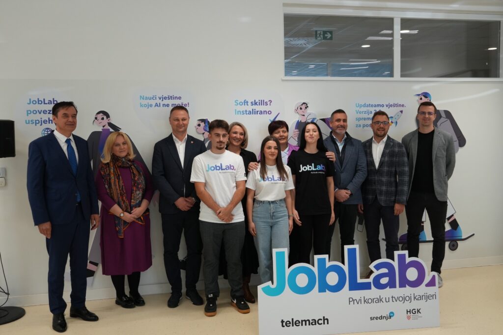 “Mladi nisu zamjenjivi” – u Bjelovaru predstavljen projekt Job Lab koji uči srednjoškolce vještinama budućnosti